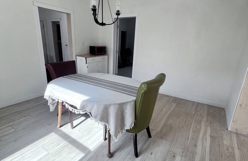 Pullman House | Updated 2-bedroom single family house in downtown Pullman