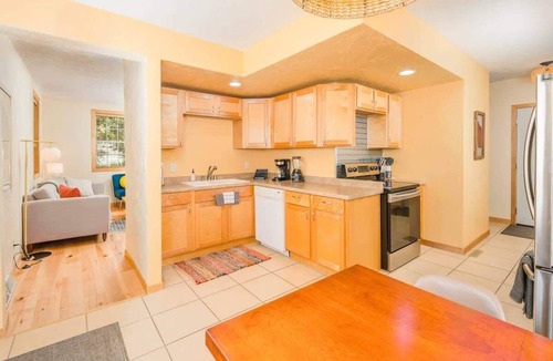 Appleton House | Updated Downtown Home w/Garage & WiFi