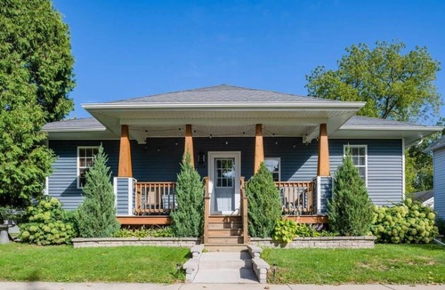 Appleton House | Updated Downtown Home w/Garage & WiFi