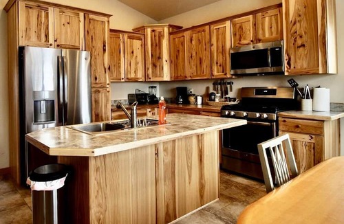 Whitehall Cabin | Upper Level Ranch Accommodation for Glamping in Montana