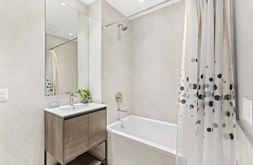 Port Morris Hotel | Upscale Double King Suite| Fitness Center | Mott Haven
