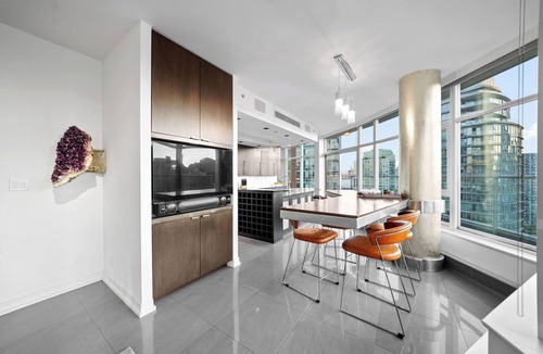 Gastown Apartment | Vancouver Luxurious Skyview Penthouse
