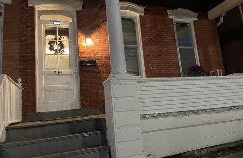 Downtown Dubuque House | Walk to everything! Five Flags-Hotel Julian-Millwork Sleeps 8!
