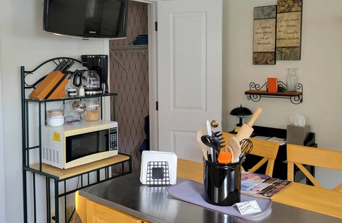 Delphi Apartment | Walkable Delphi Studio on Main Street w/Parking