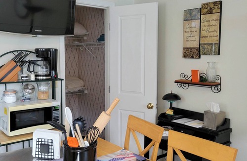 Delphi Apartment | Walkable Delphi Studio on Main Street w/Parking
