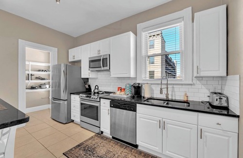 Walnut Hills Apartment | Warm and Spacious 2 Bedroom