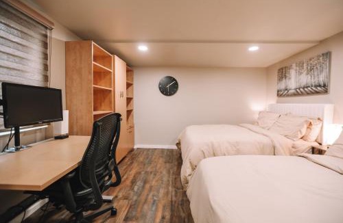 Wallingford Apartment | Warm & Cozy 2BR in Wallingford - Skyline Peek