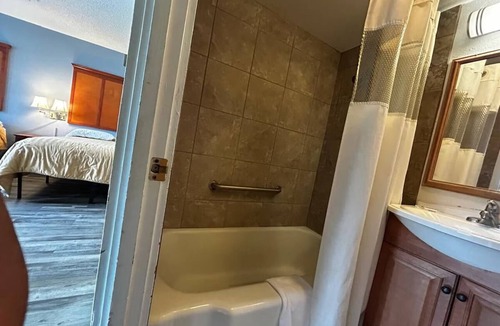 Longview Hotel | Warm, Inviting Room Perfect for Weekend Getaways Near Downtown Longview