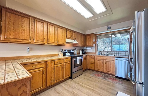 Sequim House | Water View, Pet Friendly, Hot tub Near Dntwn Sequim