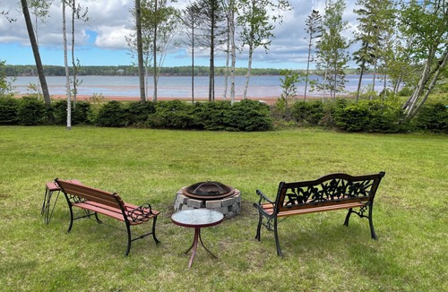 Cardigan Cottage | Waterfront - AC beach steps away Kayaking Paddle Boat Canoeing Bbq Gazebo Hamock
