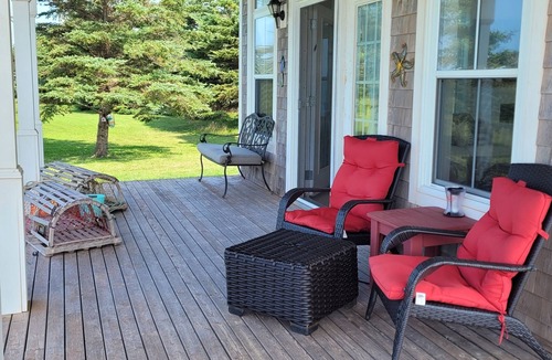 Fernwood Bed & Breakfast | Waterfront bed and breakfast with mesmerizing views.