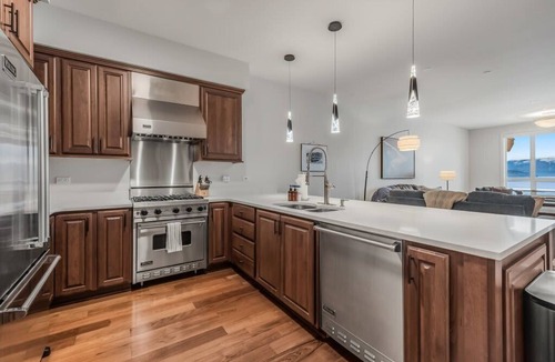 Sandpoint Condo | Waterfront Condo, Private Boat Slip, Pool & Hot Tub