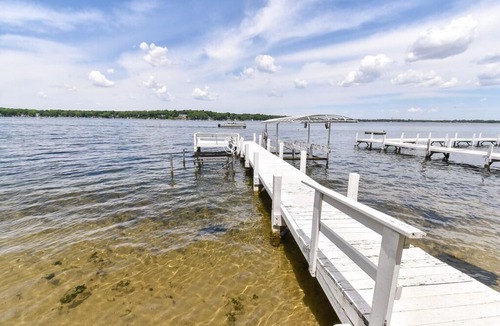 Delavan Lake House | WATERFRONT- DELAVAN LAKE HOME, PIER-BEST SUNSETS!!