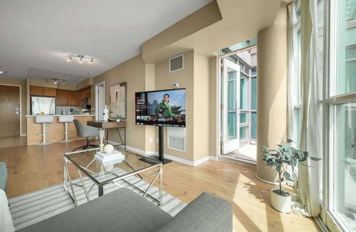 Fort York Apartment | Waterfront District 2-Bed Unit | Near Rogers Centre