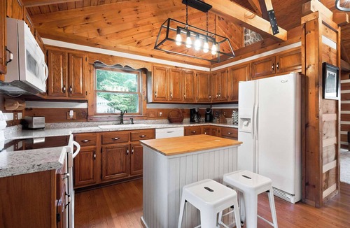 Baxter House | Waterfront Fox Hill Cabin - Rustic Retreat w/Fire Pit
