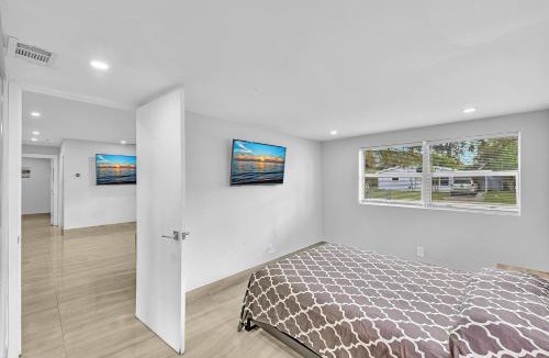 Hollywood Villa | Waterfront Modern Hollywood Hard Rock airport