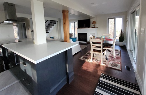 Nosbonsing Cottage | Waterfront, open concept cottage