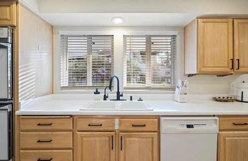 Fort Lewis House | Waterfront Spanaway lake -Private Dock, Kayaks, Sleeps 15 -AC