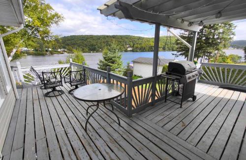 Saint Zenon Ski Chalet | Waterfront with Spa - Etoile Filante
