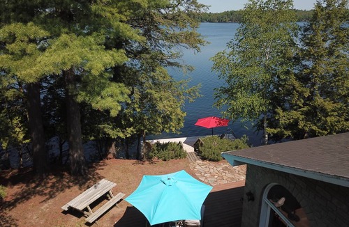 Rideau Lakes House | Water’s Edge | 300’ Waterfront on Clear Lake