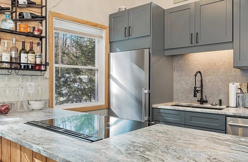 Campton House | White Mountains Chic Chateau: Updated 3BR+Loft, Sauna, Fireplace & Resort Perks