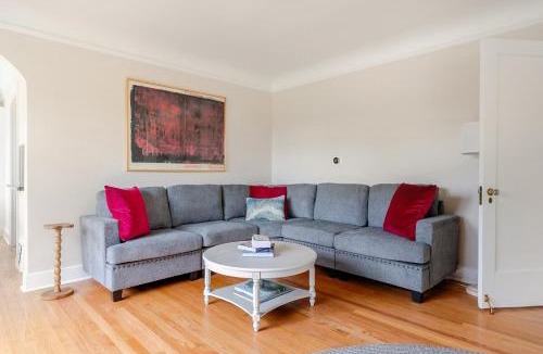 Seattle Metro Area House | Wonderfully Comfortable Light-Filled Seattle Home