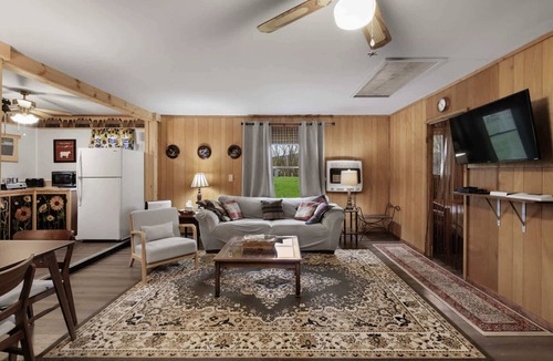 Points Ski Chalet | Wood Stove, Fire Pit, Kayaks - 2 Min Walk to River