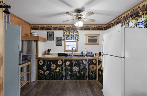 Points Ski Chalet | Wood Stove, Fire Pit, Kayaks - 2 Min Walk to River