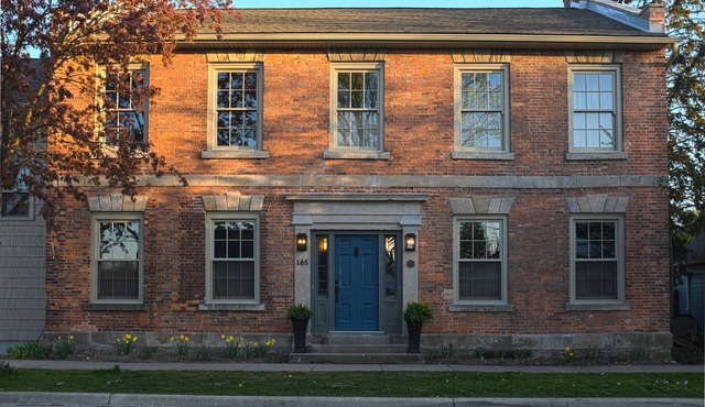1 Bedroom Apartment in Beautifully Renovated Heritage Home