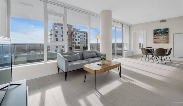 1902 · Spacious 3B+2B Condo/Huge Balcony!