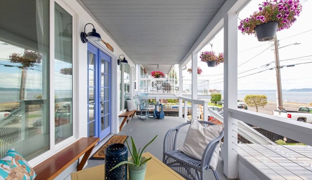 2BR 2BA The Waterfront Gray on Alki Beach EXT STAY