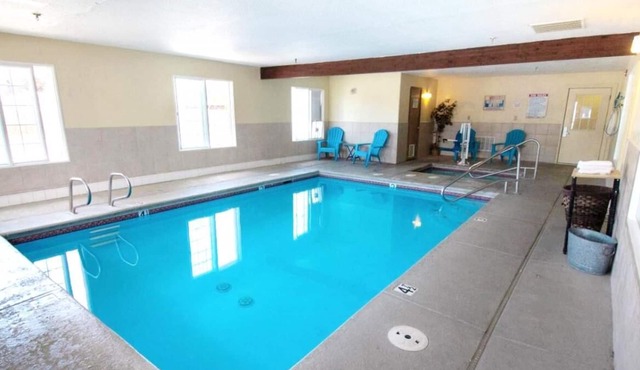3 x 2 Double Beds Accommodations at FairBridge Inn & Suites Kellogg