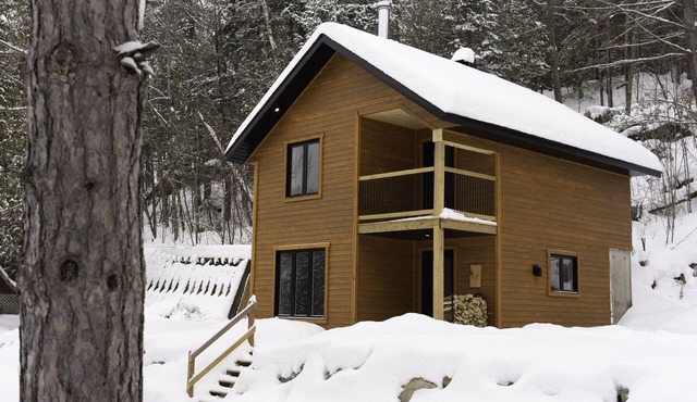 [# 5 The Hare] Rustic chalet by the river.