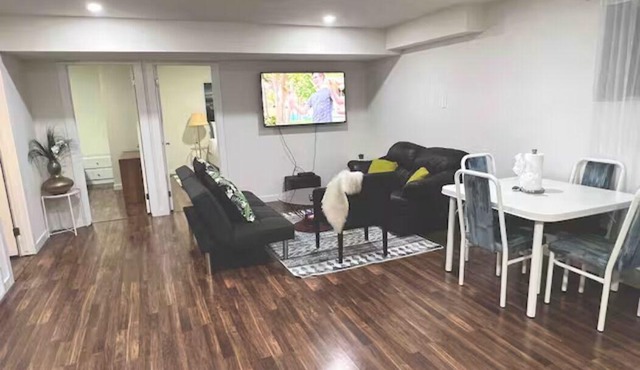 7BDRM Pet Friendly 3Car Garage Home >Sleeps18