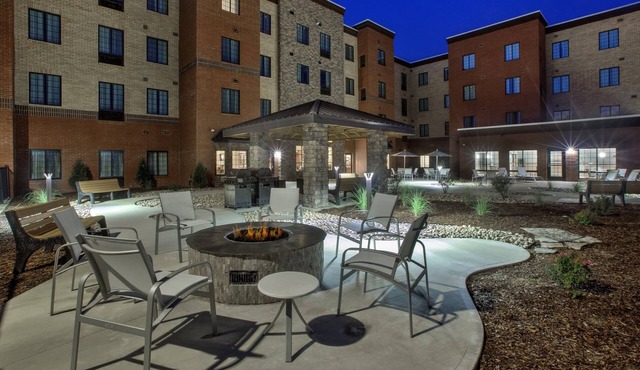 Accessible 2BR Suite w/Dining Area & Breakfast
