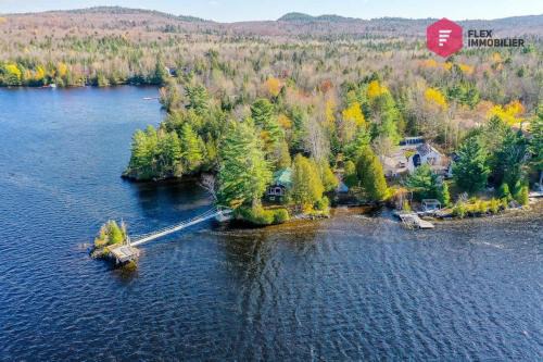 Aux Berges du Pont Suspendu - Chalet Île privée Spa Bord du lac - Estrie