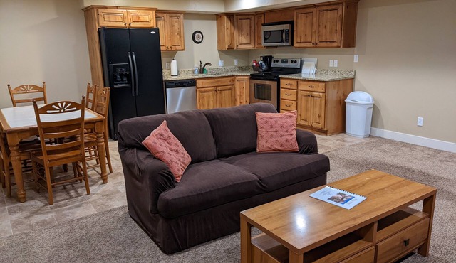 Basement Apartment near Provo in Quiet Neighborhood with Beautiful Mountain View in Mapleton