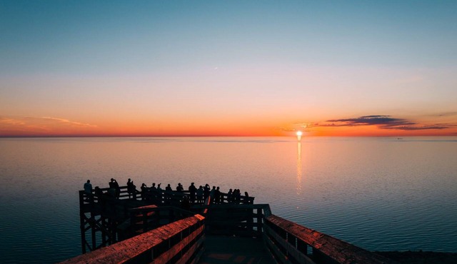 ☀ Beach Haven Studio Lake View Condo @ The Shores