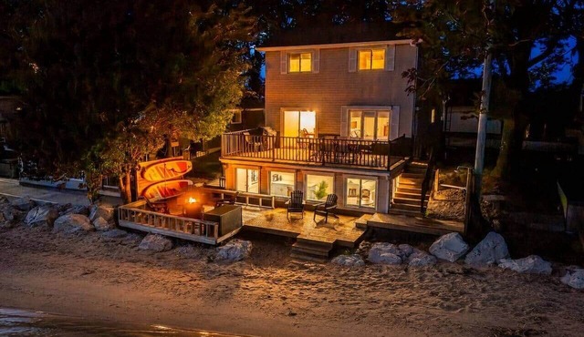 Beachfront Cottage w/Sauna Steps to Point Pelee National Park