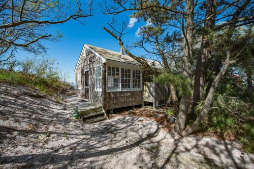 Beachfront Romance: Rustic Home w/Private Beach