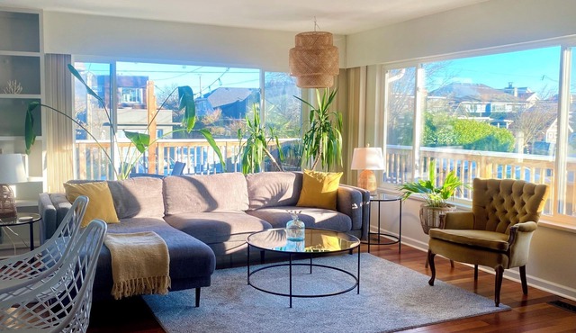 Beachside Living. Steps from the BEACH! Pet friendly