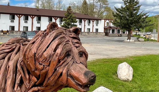 Beartooth Hideaway Inn & Cabins