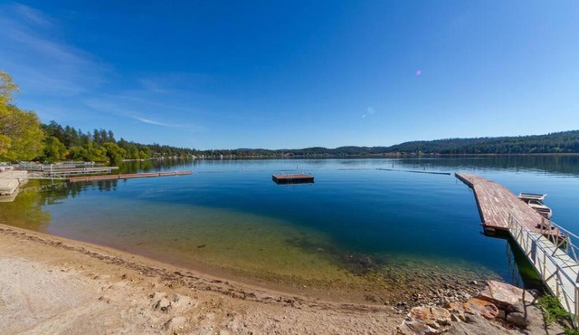 Beautiful Triplex Unit With Spectacular Lake View!