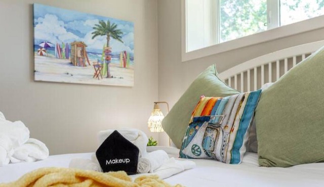 BoHo Chic Suite - Long Stays - Fireplace - Garage