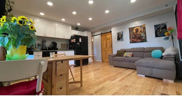 Bright & Comfy Private Entrnce Suite | 1-BR | Kitc