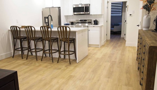 Bright, modern 3 bed, 2 bath just minutes to Ctrain, shops and amnenities