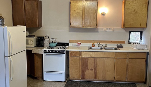 Brookside Motor inn