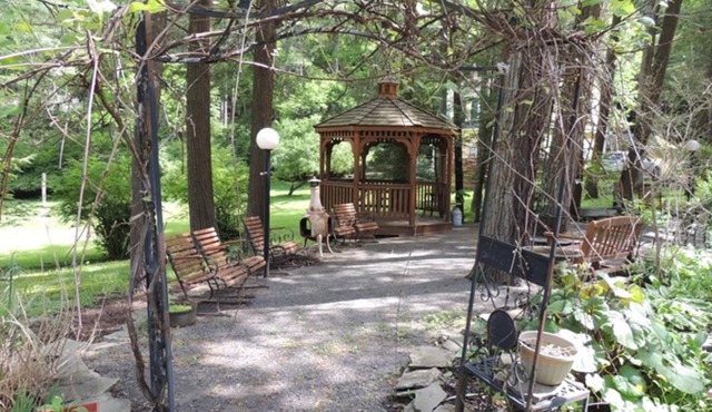 Brookview Manor Inn
