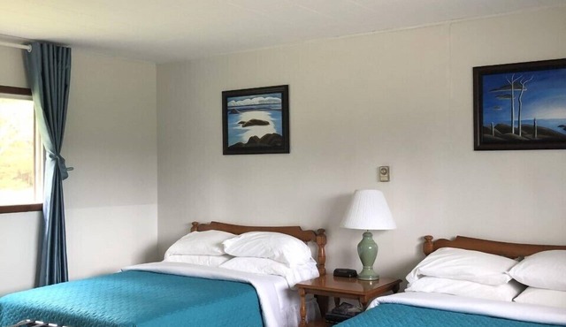 Coach House Motel 20 km East Terrace Bay in Unorganized Thunder Bay District