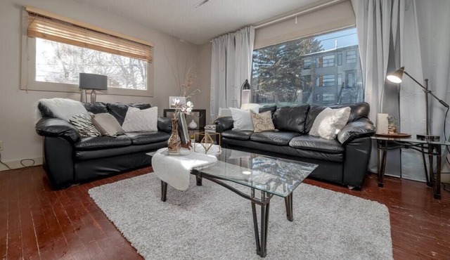 Calgary 2BD w Laundry